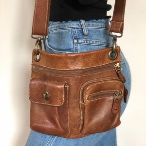 Roots village crossbody bag perfect condition 💜